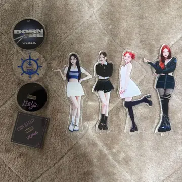 ITZY 유나 아크릴 스탠드 공식 굿즈