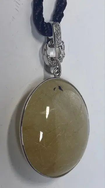 천연 파워스톤 골드 루틸 펜던트 목걸이입니다.