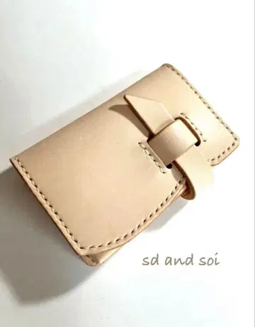 가죽의 심플한 명함지갑