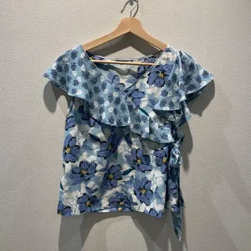 질 스튜어트 슬리브리스 블라우스 프릴 꽃무늬 블루