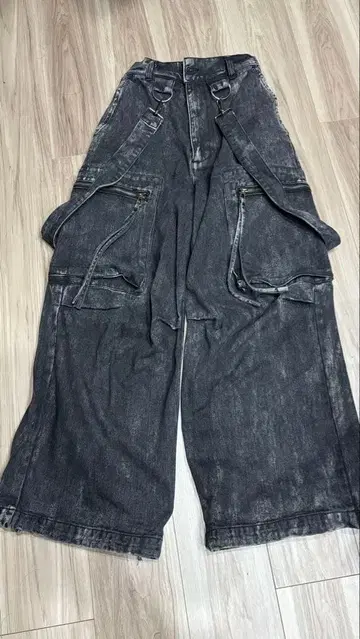 LILL 루즈 실루엣 하이웨스트 서스펜더 데님 카고 팬츠