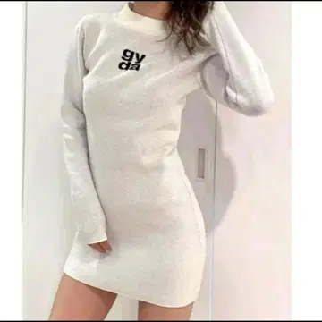 GYDA 제이다 로고 타이트 니트 원피스 화이트