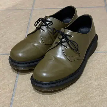 새상품급 닥터마틴 카키 uk7