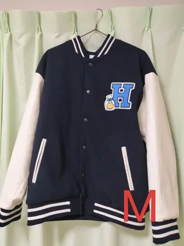 M 사이즈 미사용 새상품 바시티 자켓 치이카와 (먼작귀) 하치와레