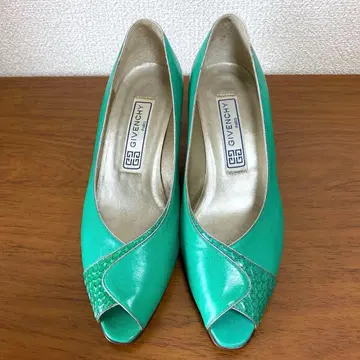 지방시 펌프스 사이즈 23cm입니다.