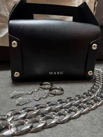 MASU CAKE BAG LEATHER LARGE 24AW 블랙 새상품급