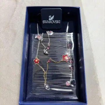 미사용 SWAROVSKI 스와로브스키 헬로키티 콜라보 목걸이