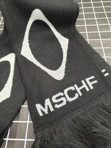 MSCHF 로고 블랙 니트 머플러