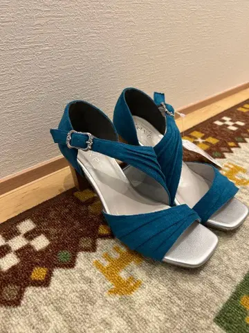 택 포함 새상품 엑시즈팜 비대칭 샌들 블루