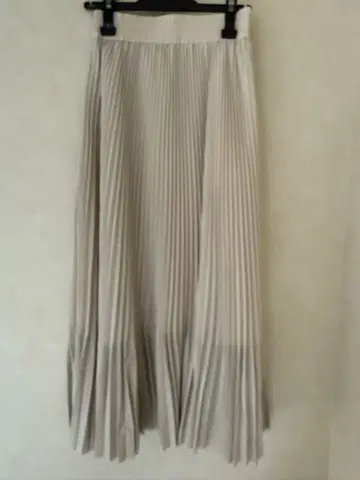 [ 새상품 ] hyke 플리츠 스커트