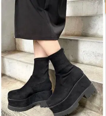 MURUA 플랫폼 스웨이드 통굽 부츠