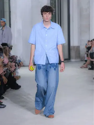 MASU / 엠블럼 데님 배기 팬츠