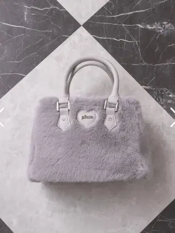 pium 비쥬 체인 부착 pium 하트 퍼 백 블루 그레이