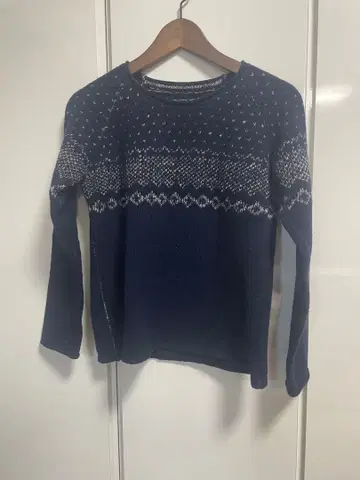 팔라스 팰리스 스웨터