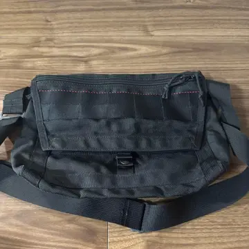 브리핑 메신저 백 블랙 빔즈+별주