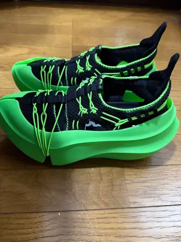 GROUNDS 스니커즈