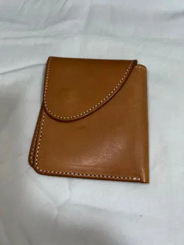 Hender Scheme 미사용 브라운 가죽 이단 접이식 지갑