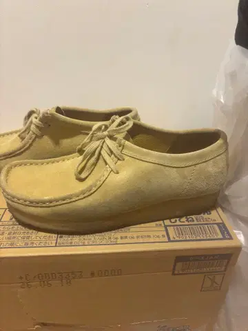 베이지 스웨이드 모카신 신발