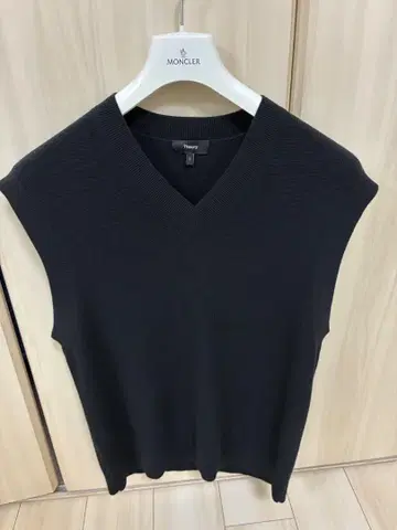 띠어리 베스트 S 사이즈