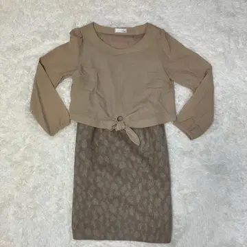 새상품급 테치치 원피스 베이지 소재 리오셀, 모, 레이온 등