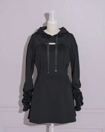 Pium 컷 아웃 본딩 후드티 원피스