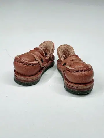 브라이스 오목 이마 로퍼 카멜