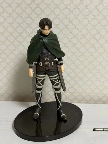 진격의 거인 리바이 피규어