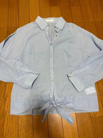 이타리야 스카이블루 셔츠 블라우스 큐빅