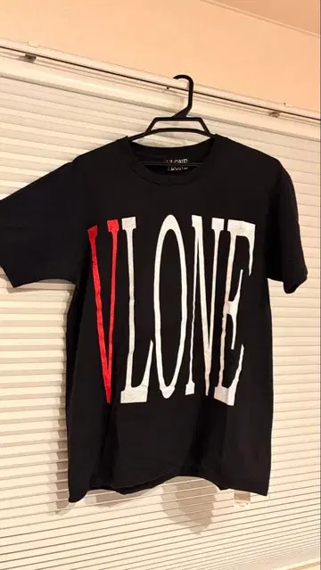 VLONE 티셔츠