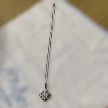 다이아몬드형 크리스탈 펜던트 목걸이