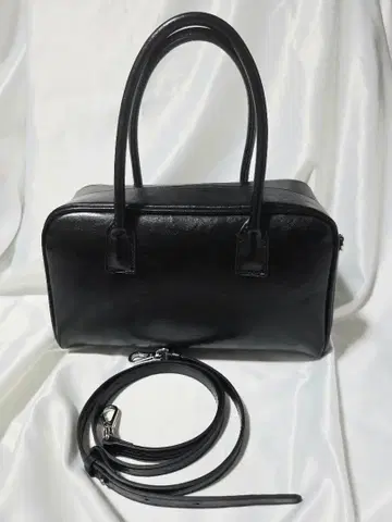 ZARA 스웨이드 시티백