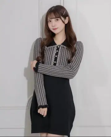 pium 프릴 칼라 하운드투스 체크 패턴 니트 원피스