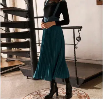 안데뮤 서스펜더 플리츠 스커트