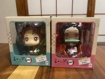 귀멸의 칼날 룩업 탄지로 & 네즈코 세트 좌탁 포함 피규어