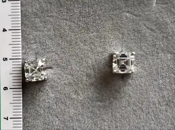 인공 다이아몬드 귀걸이