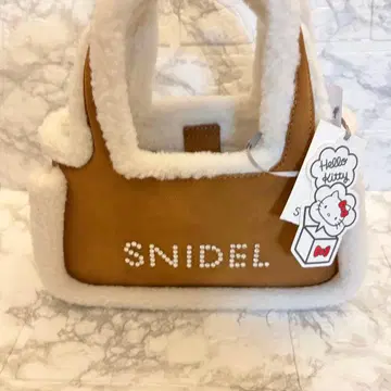 새상품 헬로키티 스나이델 snidel 복슬복슬 체인백 브라운 카멜