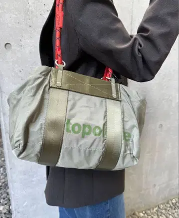 topologie 더플 스몰 올리브 그린 스트랩 포함