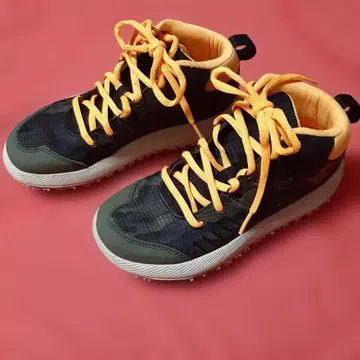 언더아머 x 미쉐린 콜라보 제품 팻 타이어 트레킹 슈즈