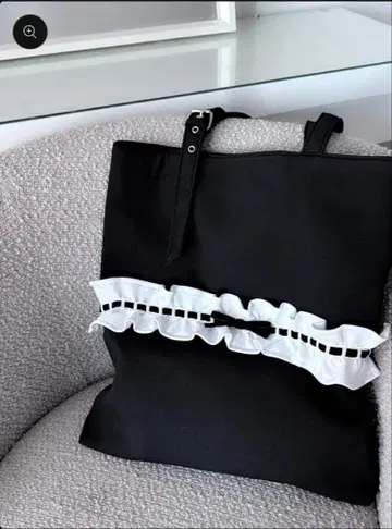 JILTU petit frill tote bag black