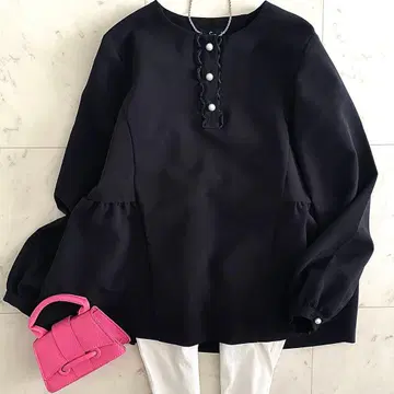 새상품급 소노 SONO 네이비 더블 크로스백 티어드 플뢰르 블라우스