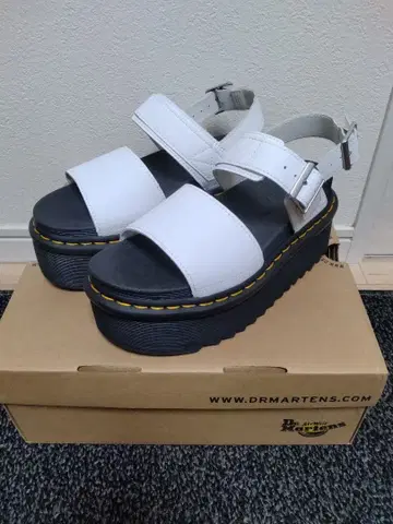 새상품 닥터마틴 VOSS QUAD 가죽 샌들 23cm 통굽