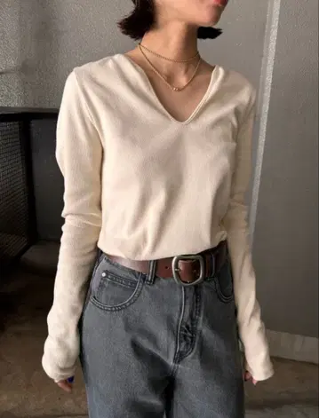 BLACK BY MOUSSY 브이넥 타이트 탑스