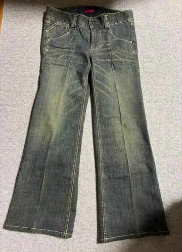 TO BECHIC 하트 포켓 부츠컷 데님