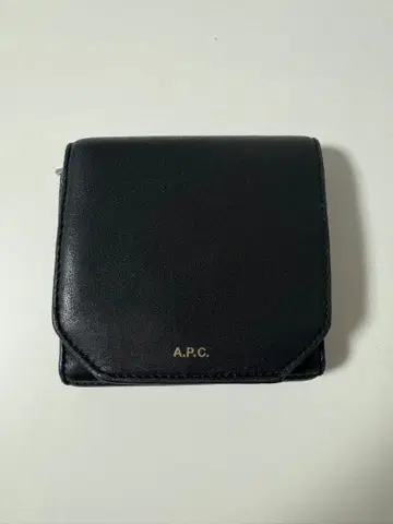 A.P.C. 블랙 가죽 3단 폴더형 지갑