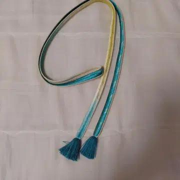 터콰이즈 블루와 밝은 옐로우 그린의 그라데이션 허리띠 (연방)