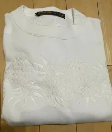 SUN SURF / sacai 파인애플 자수 맨투맨