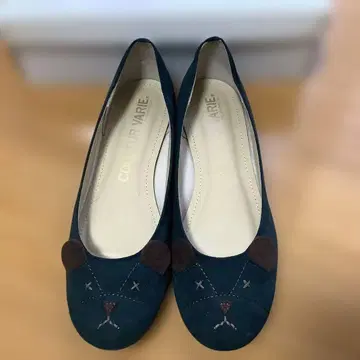 크롤 발리에 곰 얼굴 디자인 플랫슈즈 다크 그린