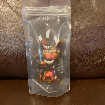 블랙 토끼 주황 왕관 포함