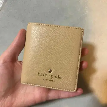 케이트 스페이드 베이지 이단 접이식 지갑