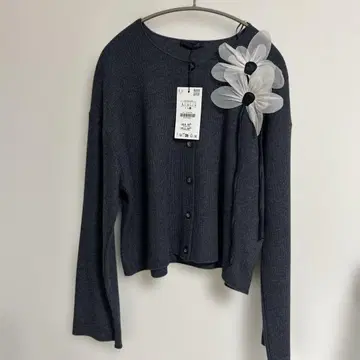 ZARA 플라워 모티브 다크 그레이 L 가디건